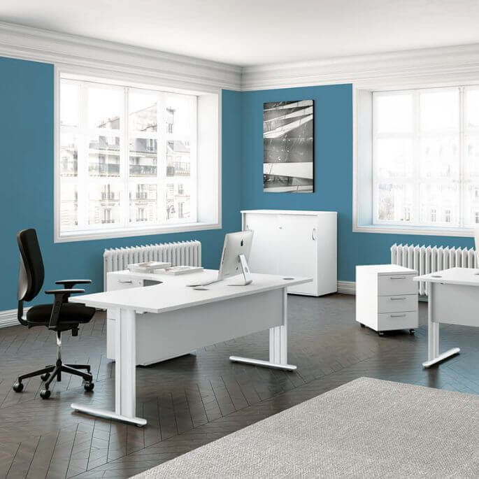 Bureau compact avec voile de fond